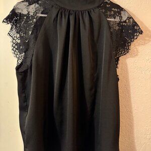 Vince Camuto short sleeve lace top; black; XL